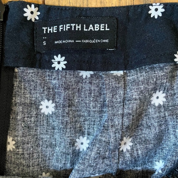 Black mini skirt with flowers and ruffle women size S small - Picture 3 of 3